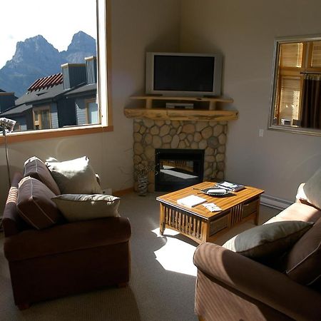 Apartment 407, Contemporary Decor Canmore Buitenkant foto