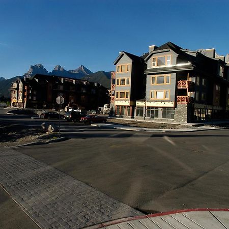 Apartment 407, Contemporary Decor Canmore Buitenkant foto