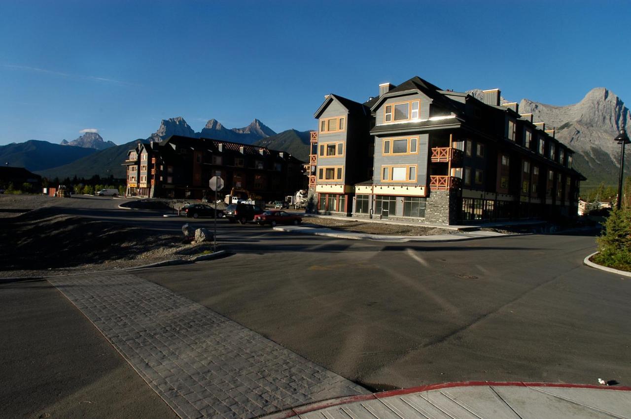 Apartment 407, Contemporary Decor Canmore Buitenkant foto