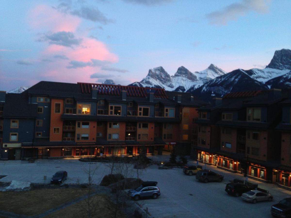 Apartment 407, Contemporary Decor Canmore Buitenkant foto