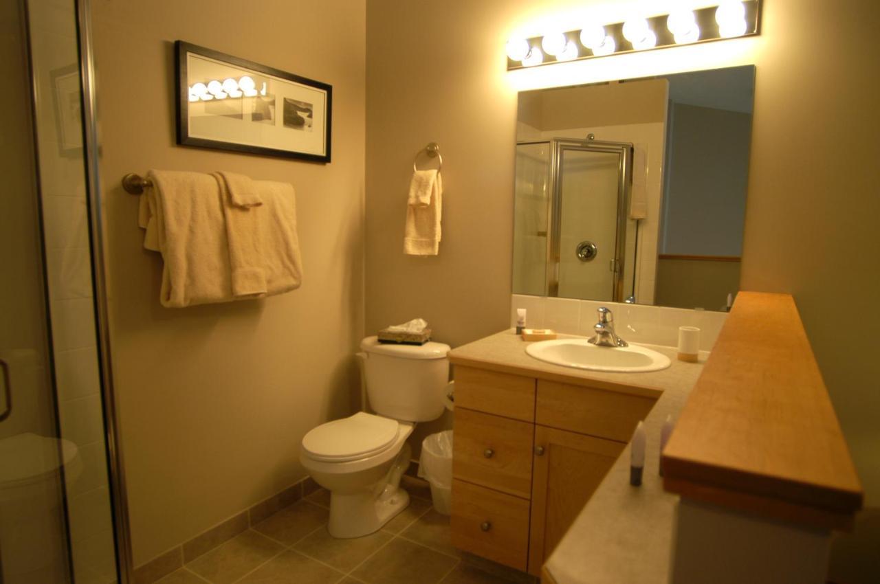 Apartment 407, Contemporary Decor Canmore Buitenkant foto