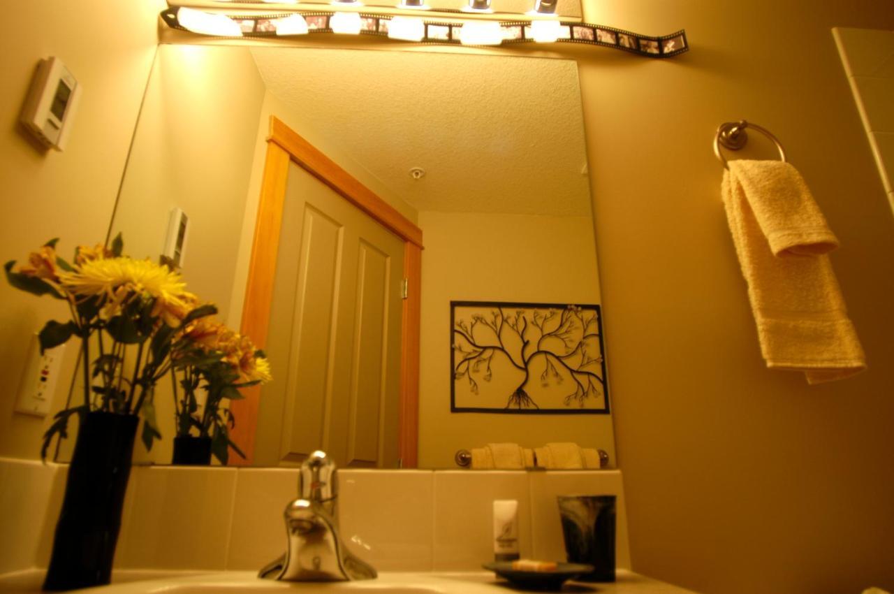 Apartment 407, Contemporary Decor Canmore Buitenkant foto